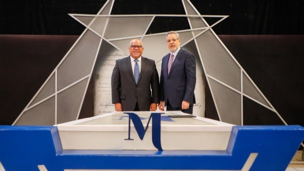 Foto Interna De Entrevista Foto Interna De Entrevista