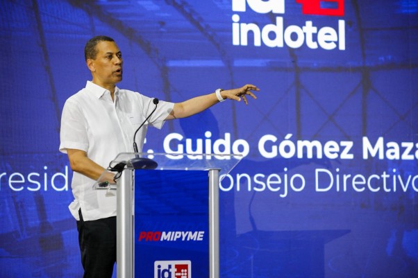 Presidente De Indoltel En Acto