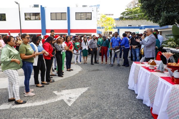 Colaboradores Compartiendo Durante Bienvenida Colaboradores Compartiendo Durante Bienvenida