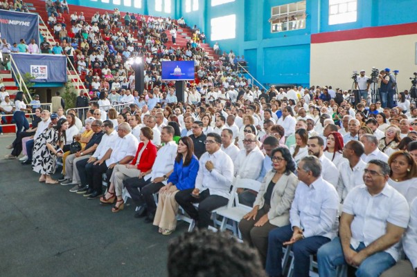 Publico Durante Jorna Financiera En Los Mina